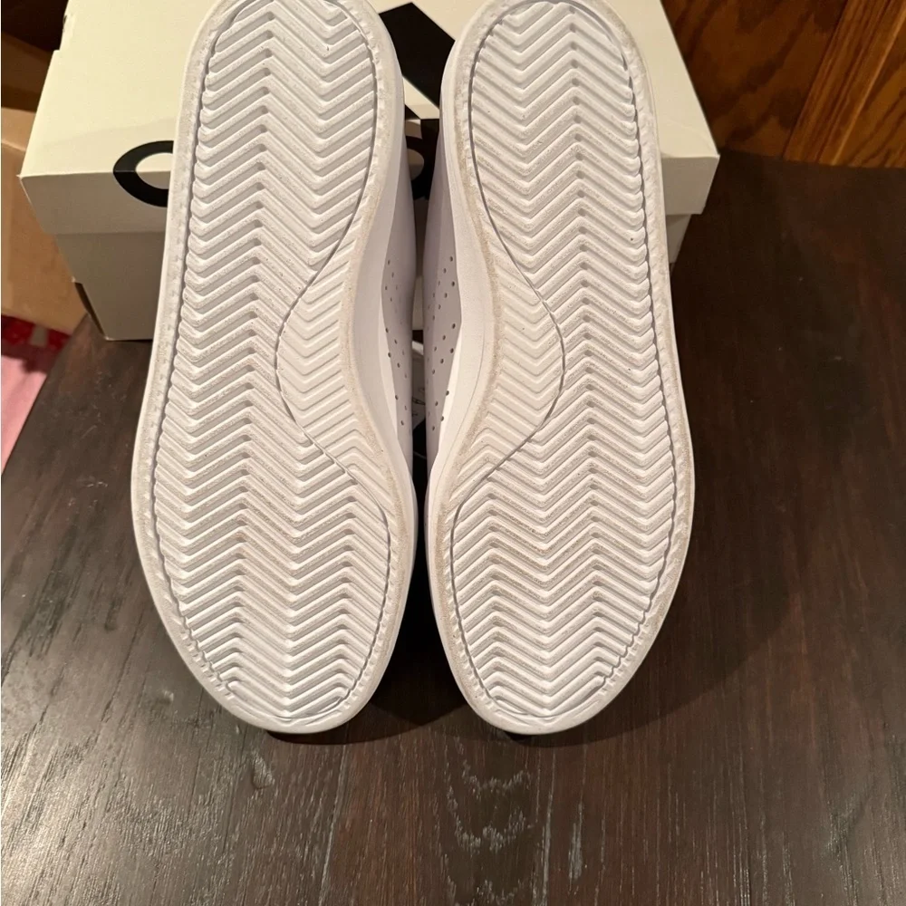 NWT Adidas Mens Advantage 2.0 Size 11 FREE SHIPPING